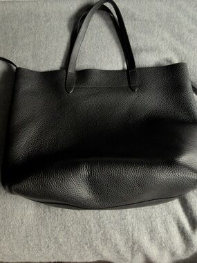 Cuyana Large Simple Tote | Black Leather | Oxblood Interior | Retired Style